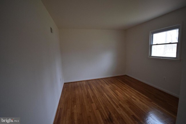 Building Photo - 14821 Darbydale Ave
