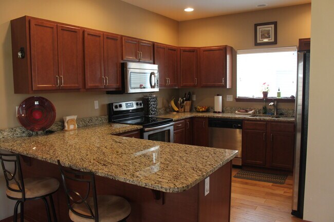 Foto del edificio - 341 Holland Ave