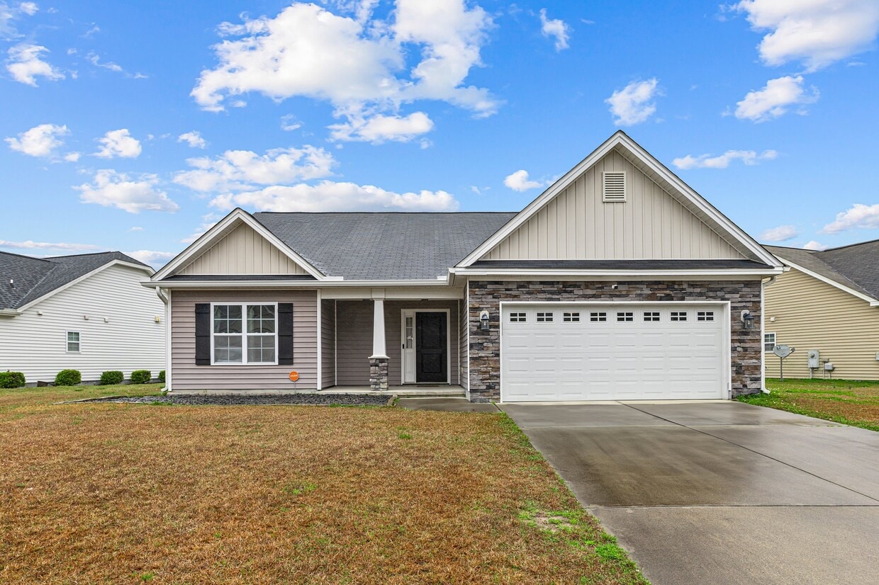 Primary Photo - 211 Lynden Ln