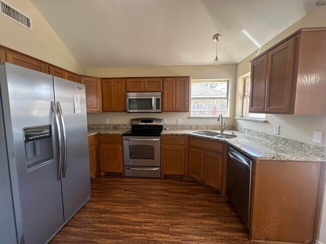 Building Photo - 5004 Bayberry Dr