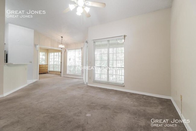Building Photo - 4676 Sussex Terrace