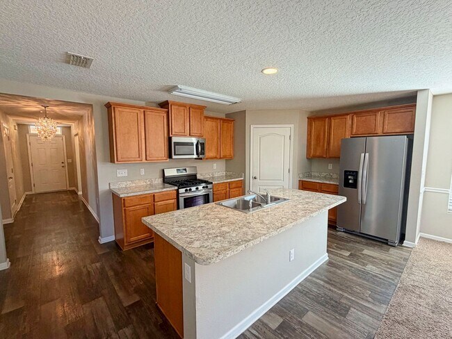 Building Photo - Beautiful 4 Bedroom, 2 Bathroom Home Situated on Grande Reserve Golf Course