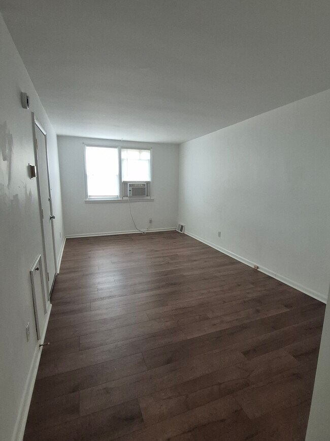Sala de estar - 1510 67th Ave