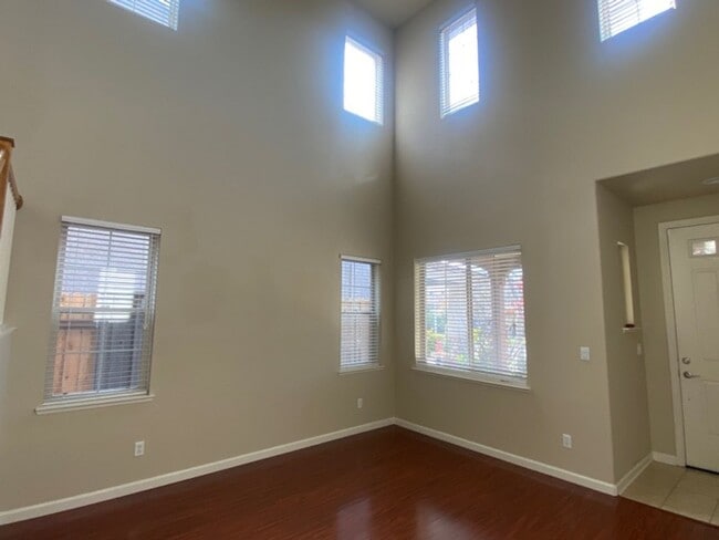 Building Photo - EXCEPTIONAL 4 BEDROOMS, 3 BATH, 3 CAR GARA...