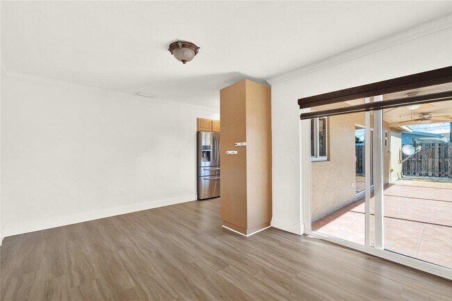 Foto del edificio - 9650 NW 24th St