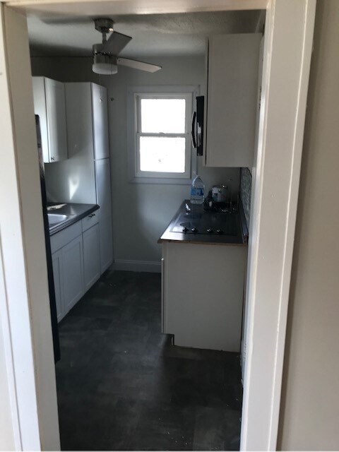 Kitchen - 543 Lawson Ave
