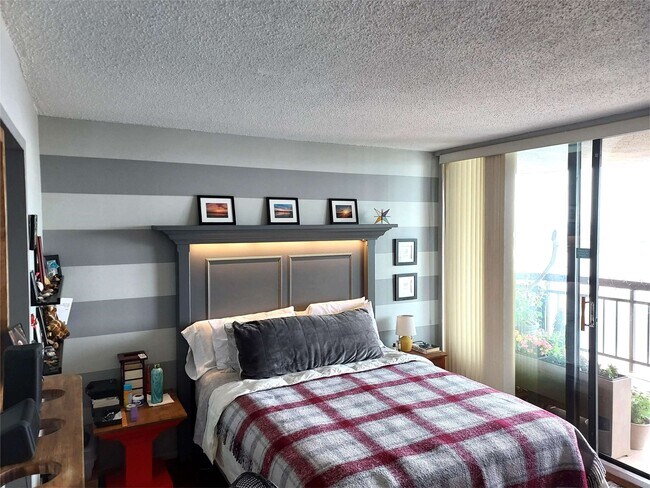 Foto del edificio - 1240 Harmon Cove Tower