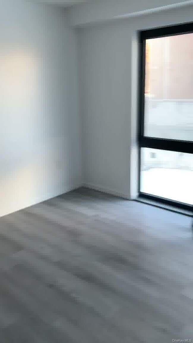 Foto del edificio - 70-40 45th Ave