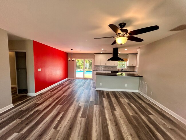 Foto del edificio - 316 NW Avens St