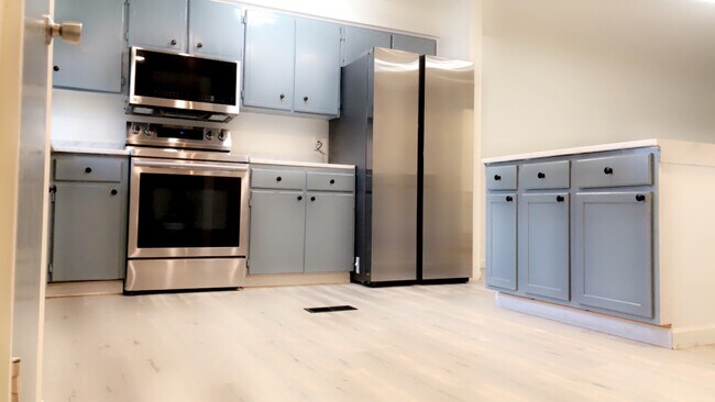 Building Photo - 580 S White Cloud Dr