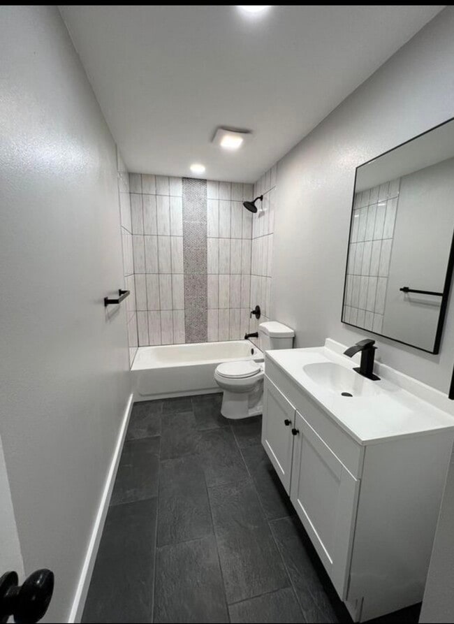 Building Photo - 2559 Chestnut Woods Dr