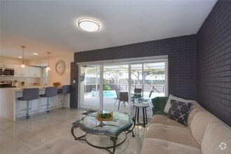 Building Photo - 609 S Crescent Dr