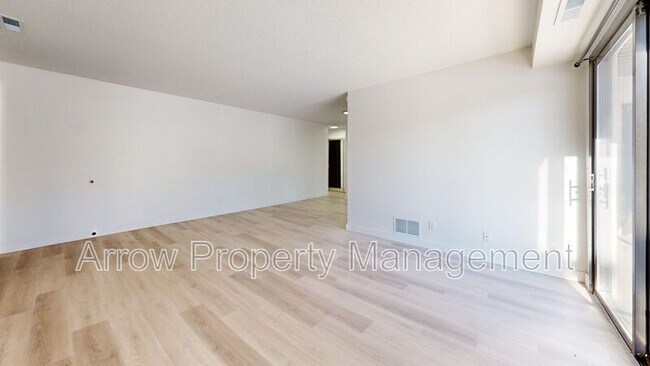 Building Photo - 207 E Arbor Ave