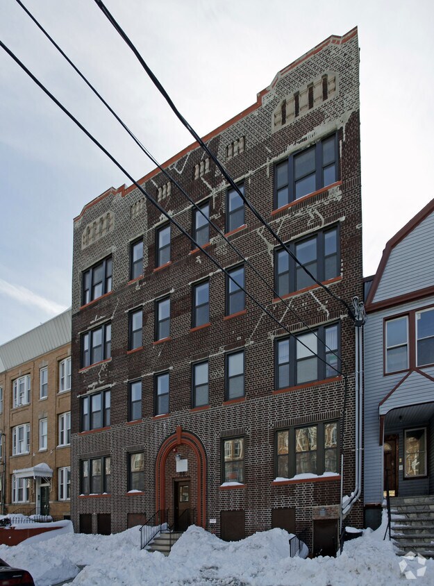 Primary Photo - 85 Bostwick Ave