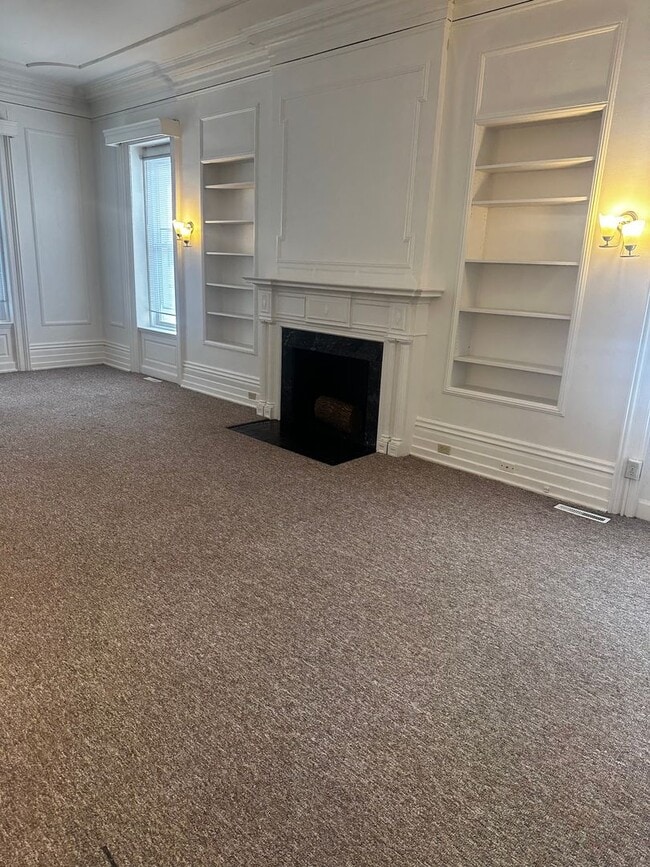 Building Photo - 238 W 6th St