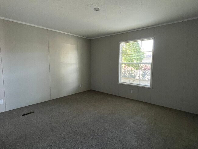 Foto del edificio - 5150 Rhine Dr