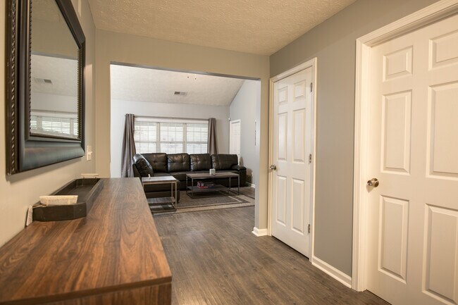 Entrada - 7151 Springchase Way