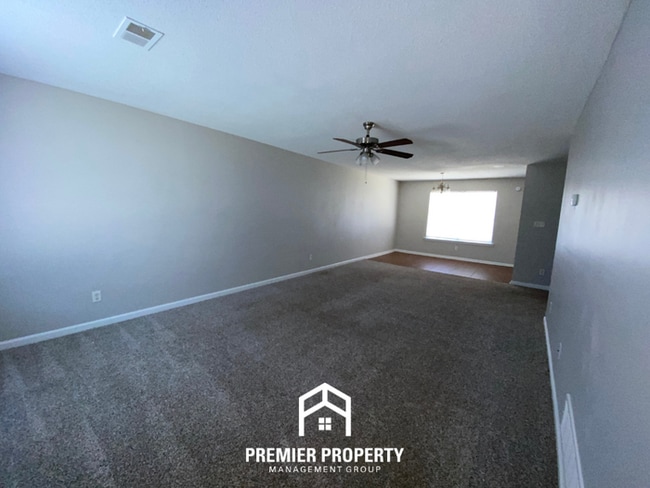 Building Photo - 4561 Northwood Hills Dr