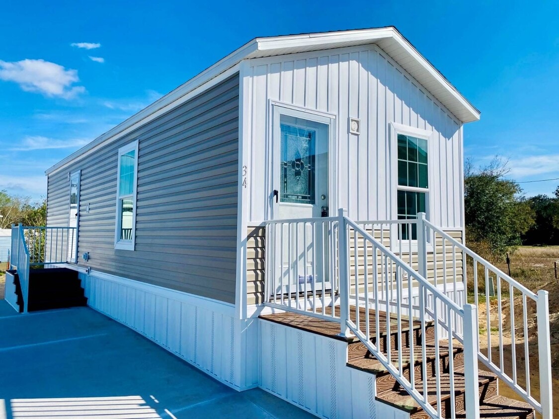 Primary Photo - 2210 Seaview St