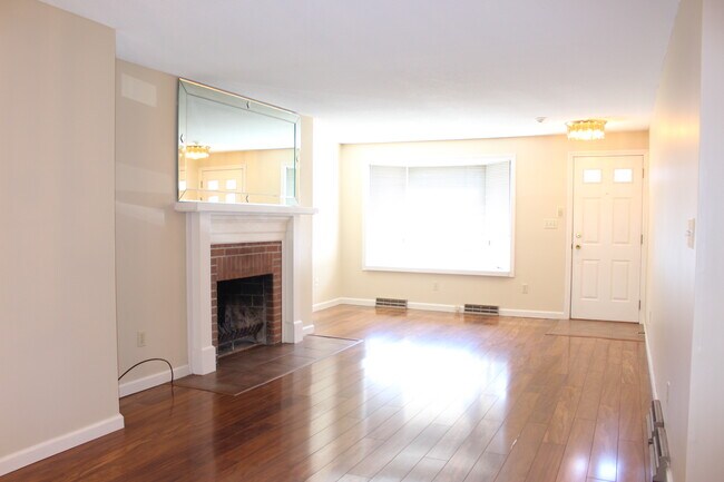Building Photo - 13 Mansion Woods Dr