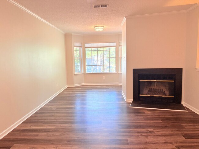 Building Photo - 105 Stratford H