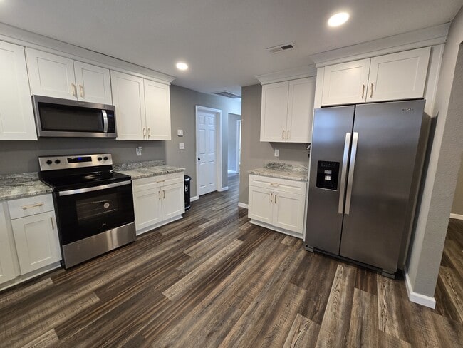 Building Photo - 2908 Vimy Ridge Ave