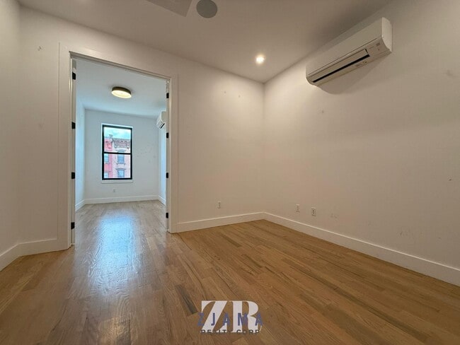 Building Photo - 104 Graham Ave