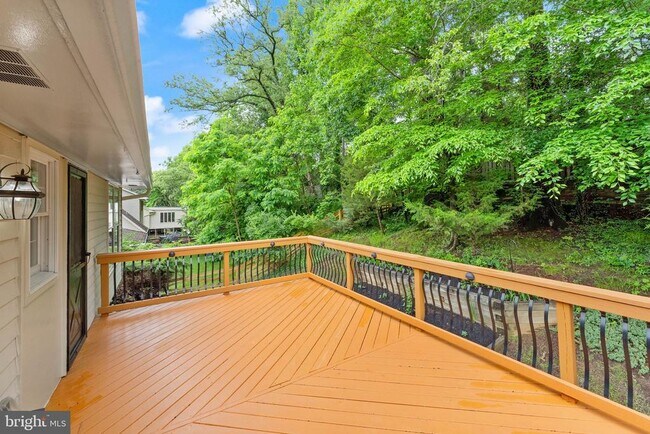 Foto del edificio - 2660 Oakton Glen Dr
