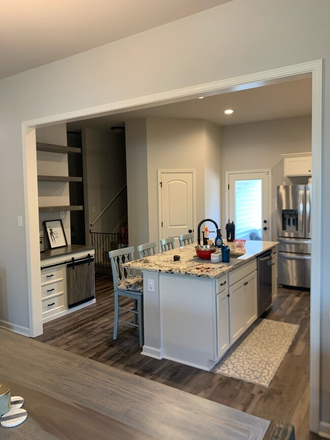 Building Photo - 1220 Shadow Bluff Dr