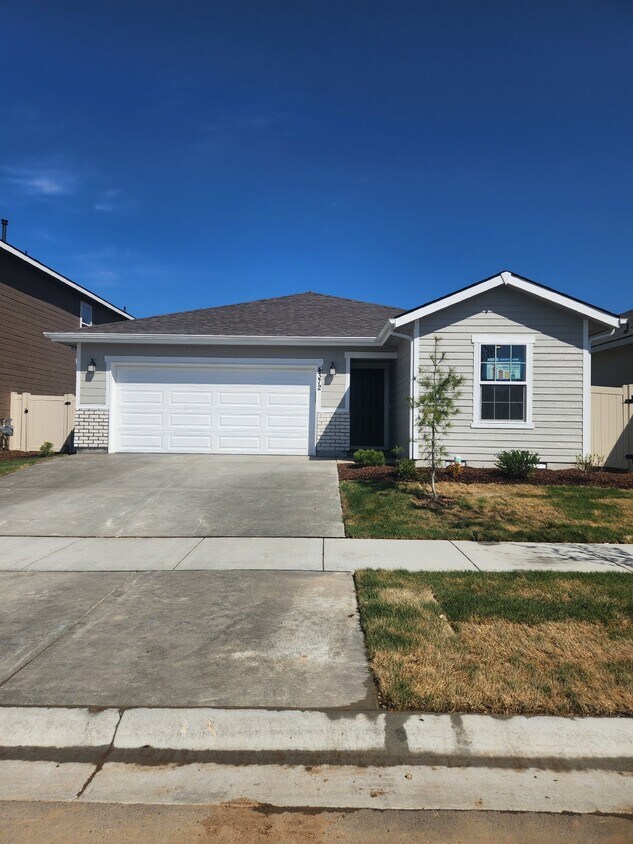 Primary Photo - Coming Soon! 3 Bed, 2 Bath Home with Grani...