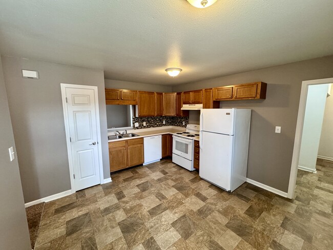 Foto del edificio - 5828 Victory Ave - 3 bed/2 Bath - move in ...