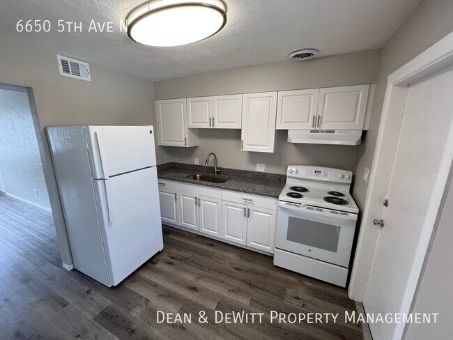 Foto del edificio - Renovated 2/1 in West St Pete - APT For Rent