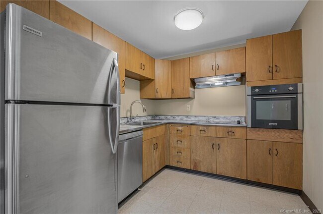 Building Photo - 115 S Main St