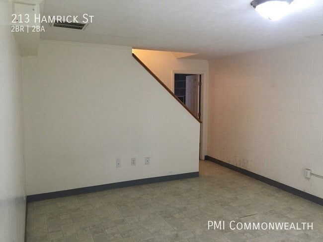 Building Photo - 2 Bed / 2 Bath Single Family (Available 8/...
