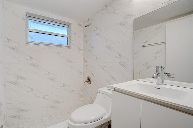 Building Photo - 26 SE 13th Ter