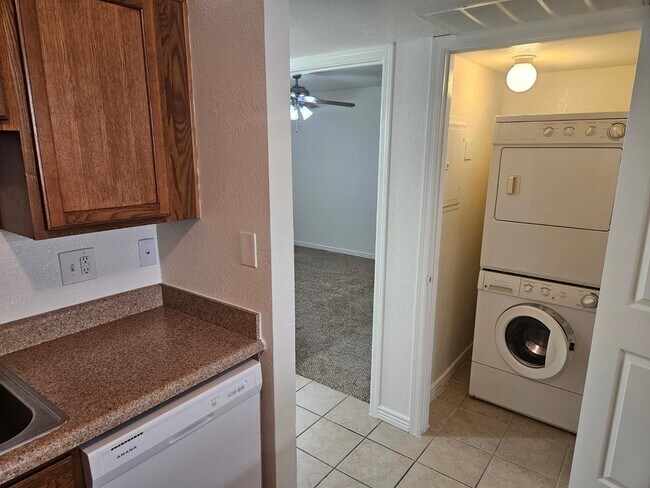 Foto del edificio - 1310 S Hardy Dr