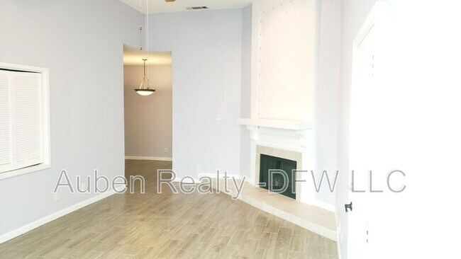 Building Photo - 2105 Count Fleet Dr