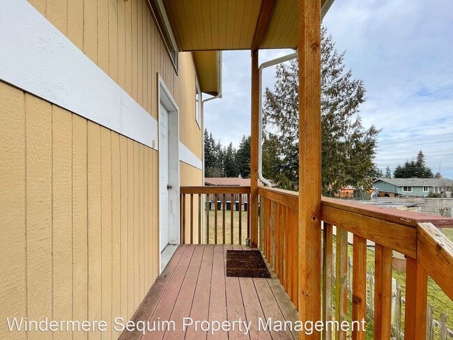 Building Photo - 2 br, 1.5 bath House - 333 W. Park Ave. #A