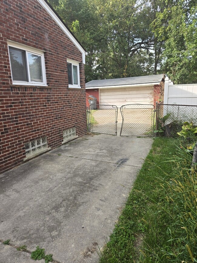 Building Photo - 29730 Birchwood St