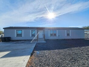 Building Photo - 8711 Vince Rd NE