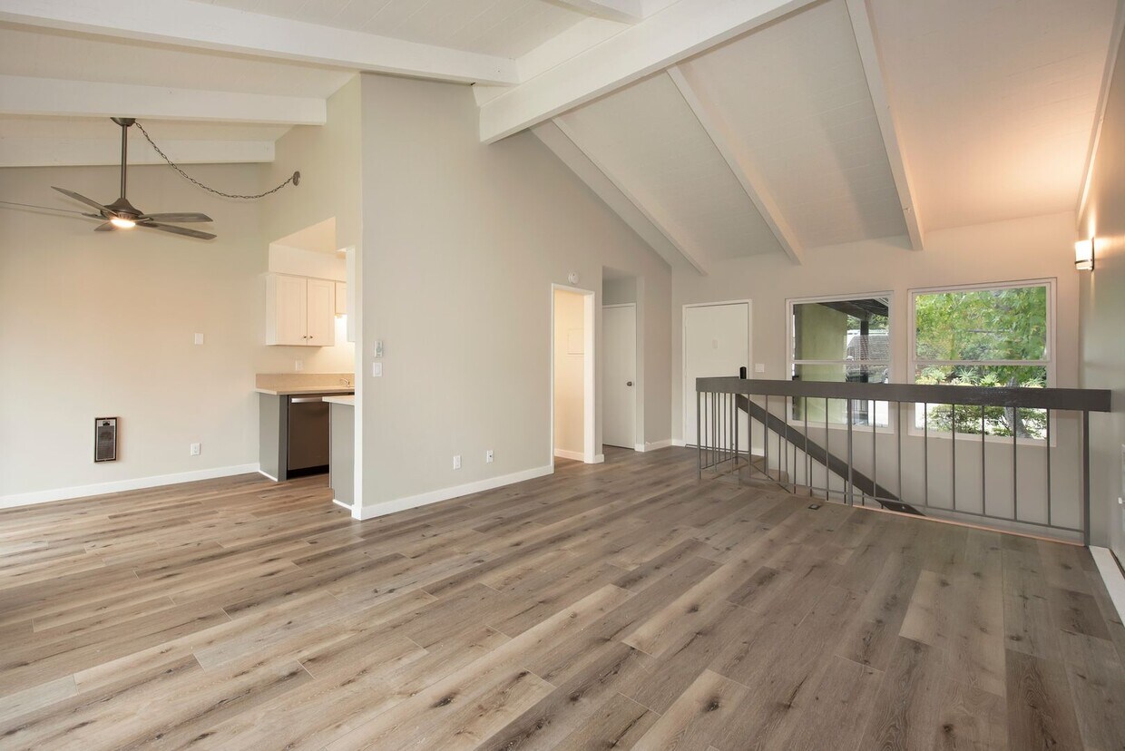 Foto principal - Completely Renovated 2 Bedroom / 1.5 Bath ...