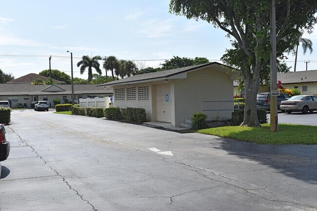 Building Photo - 2770 Ashley Dr E
