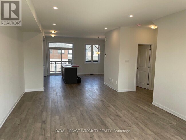 Building Photo - 806 Everbloom Ln