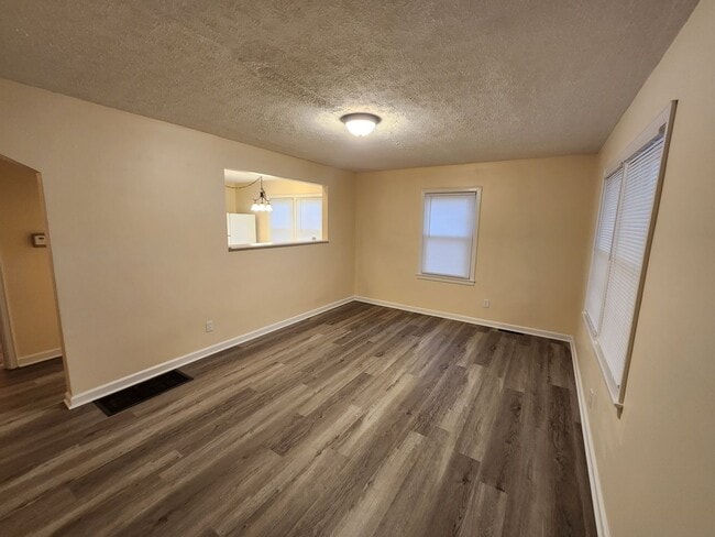 Foto del edificio - Adorable 2 bedroom with updates and washer/dryer hook-ups