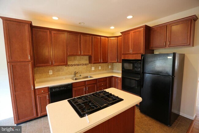 Building Photo - 43721 Banshee Heights Terrace