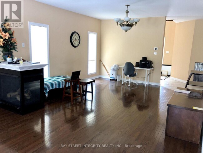 Building Photo - 88 Toporowski Ave