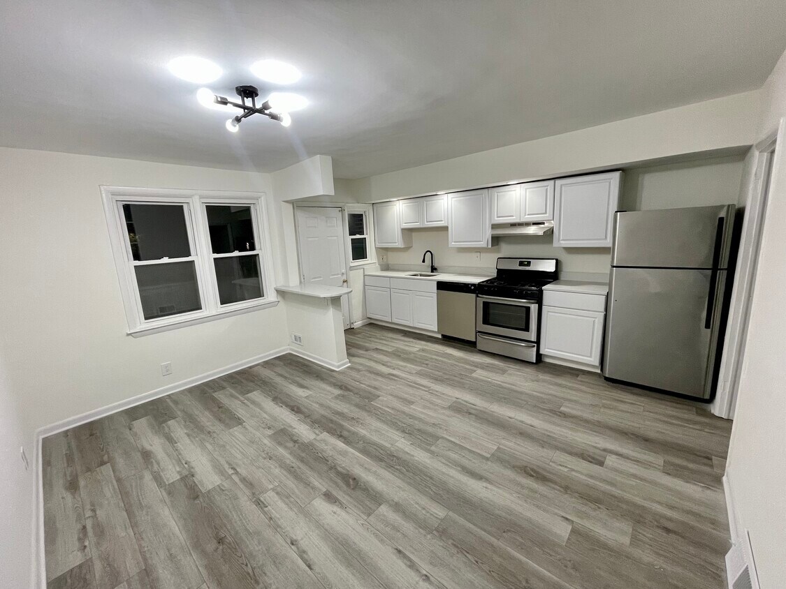 Kitchen - 4114 E Eager St