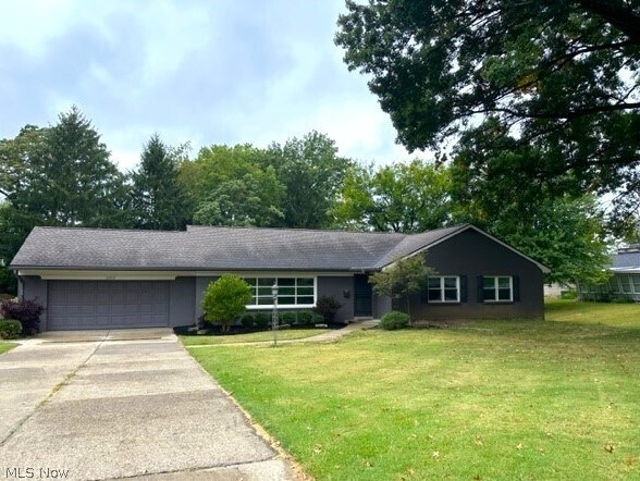 Primary Photo - 2815 E Ray Dr