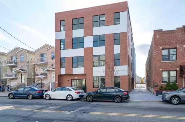 Building Photo - 373 Danforth Ave