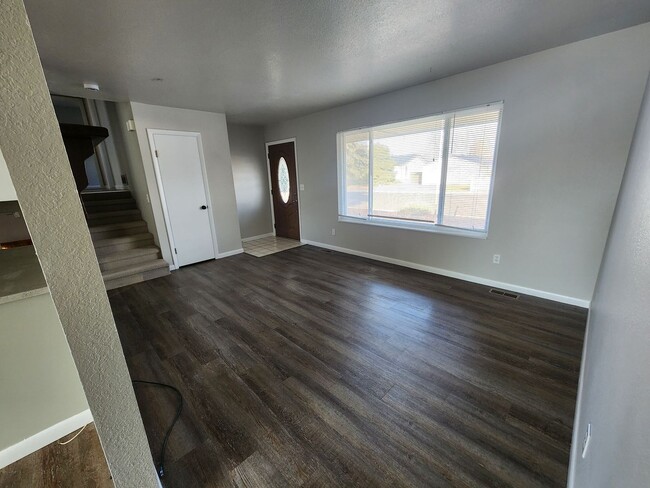 Building Photo - Shop-Ready 4BR Home with Lift-Ready Detached Garage & RV Parking Near Downtown Firestone